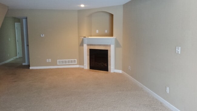 Building Photo - 816 SW Peach Tree Ln