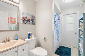 Building Photo - 511 SE 18th Ave