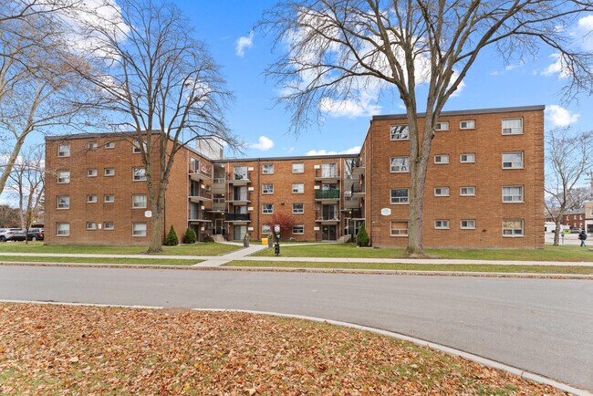 Photo du bâtiment - Randal Court Apartments
