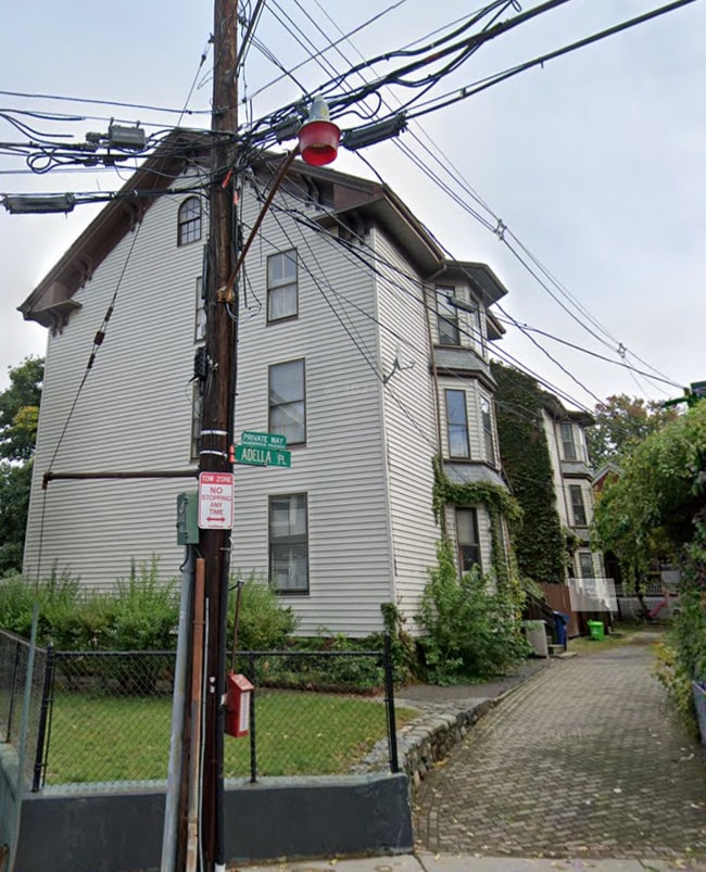 Building Photo - 4 Adella Pl