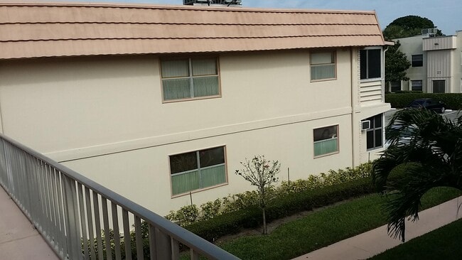 Building Photo - 475 Saxony Way