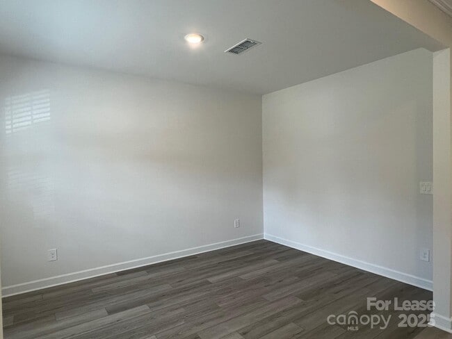 Building Photo - 2141 Sunflower Cir