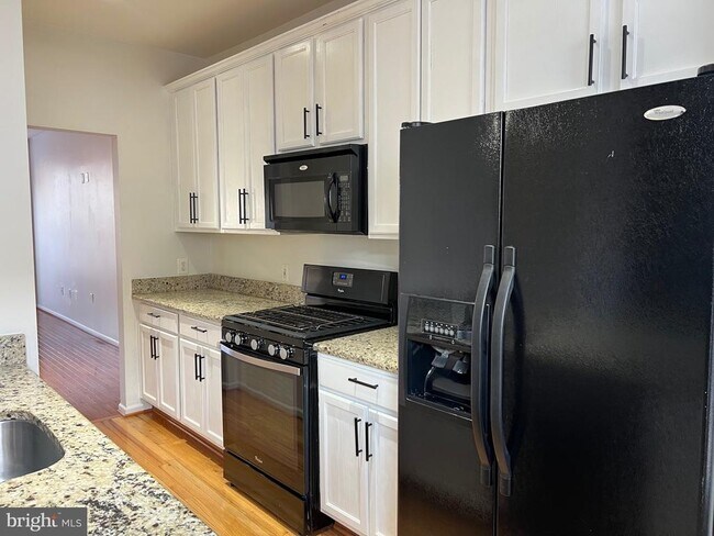 Building Photo - 5925 Kirkcaldy Ln