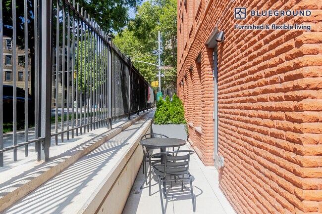 Foto del edificio - 955 Sterling Pl