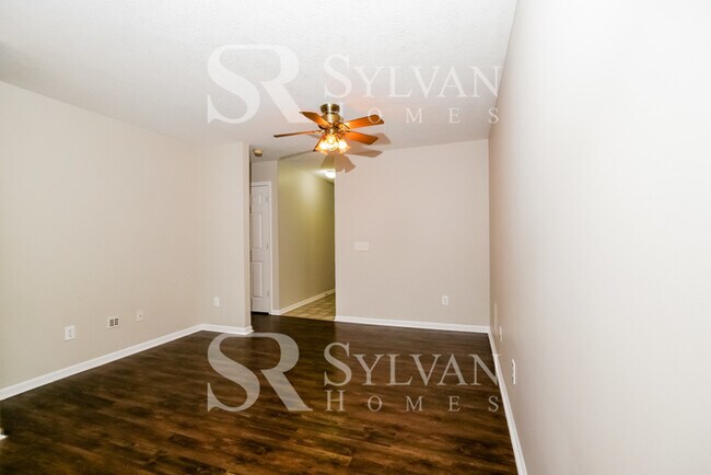Building Photo - This stunning home is waiting for you!