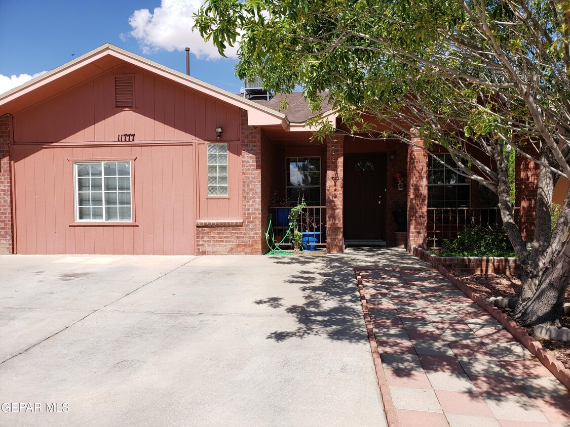 Foto principal - 11777 Balladeer Ave