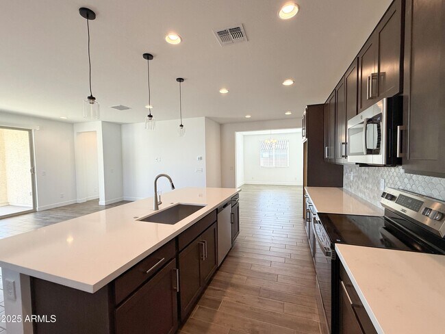 Foto del edificio - 10203 W Crittenden Ln