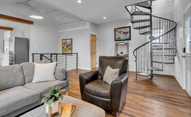 Living Room - 1036 Lincoln Ave