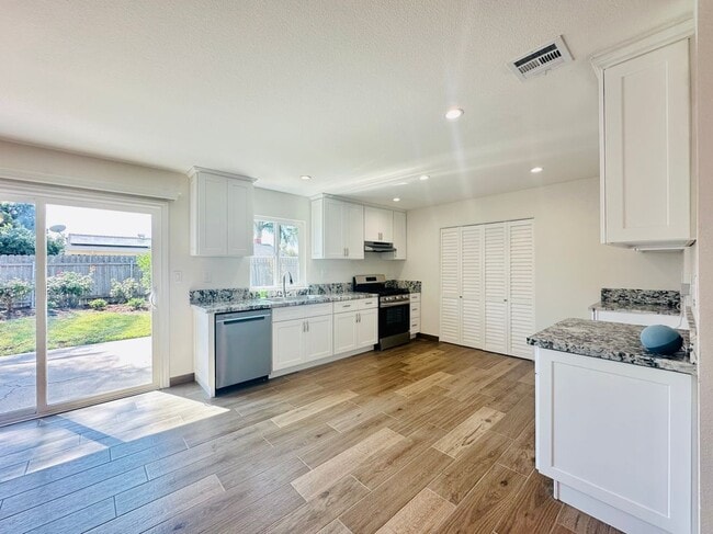 Foto del edificio - 2912 E Brookside Ct