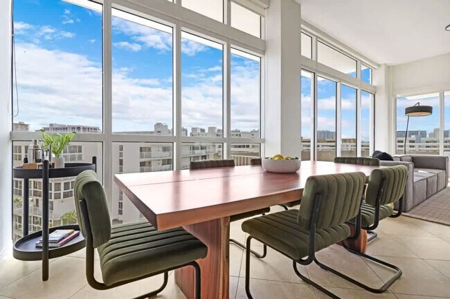 Foto del edificio - 225 179th Dr