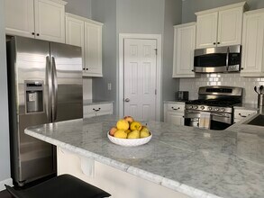 Building Photo - 15403 Barossa Valley St