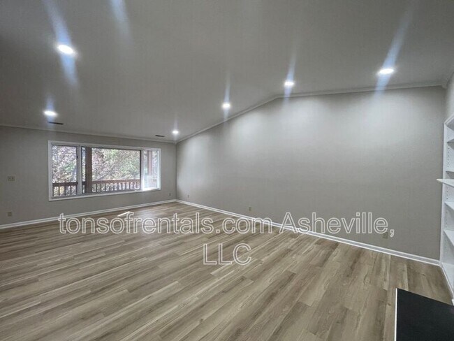 Building Photo - 115 Bent Tree Dr
