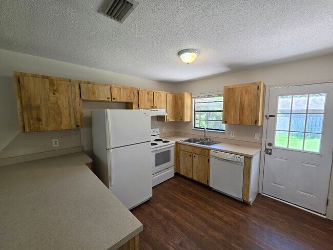 Foto del edificio - 2 Bedroom 2 Bathroom Edgewater Home