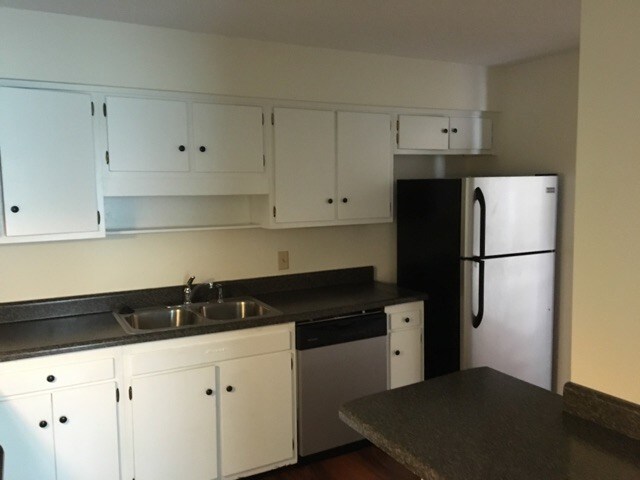 Foto del edificio - 573 Winding Creek Rd
