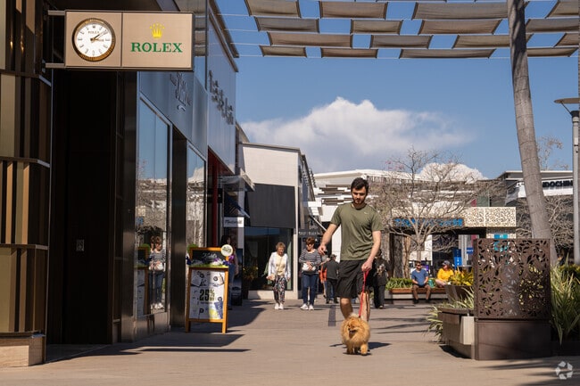 UTC Mall is a great place for dining and shopping near La Jolla Village.