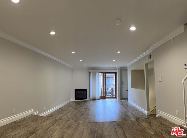 Foto del edificio - 4368 W 8th St