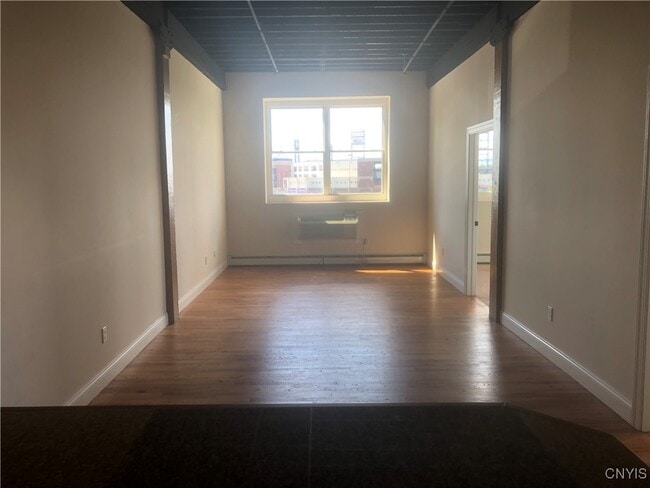 Foto del edificio - 617 Hiawatha Blvd