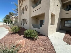 Building Photo - 5415 W Harmon Ave
