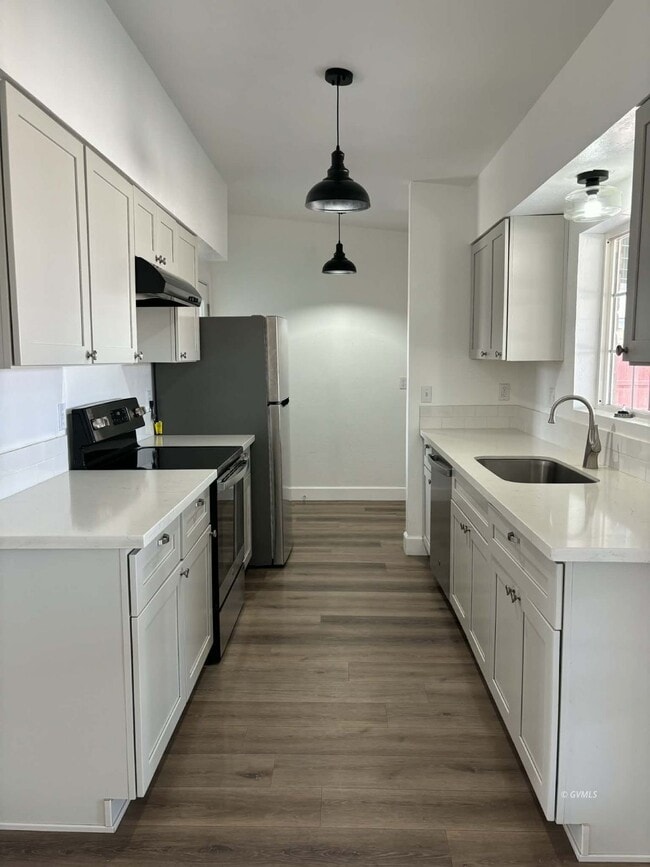 Building Photo - 1466 W 25th St