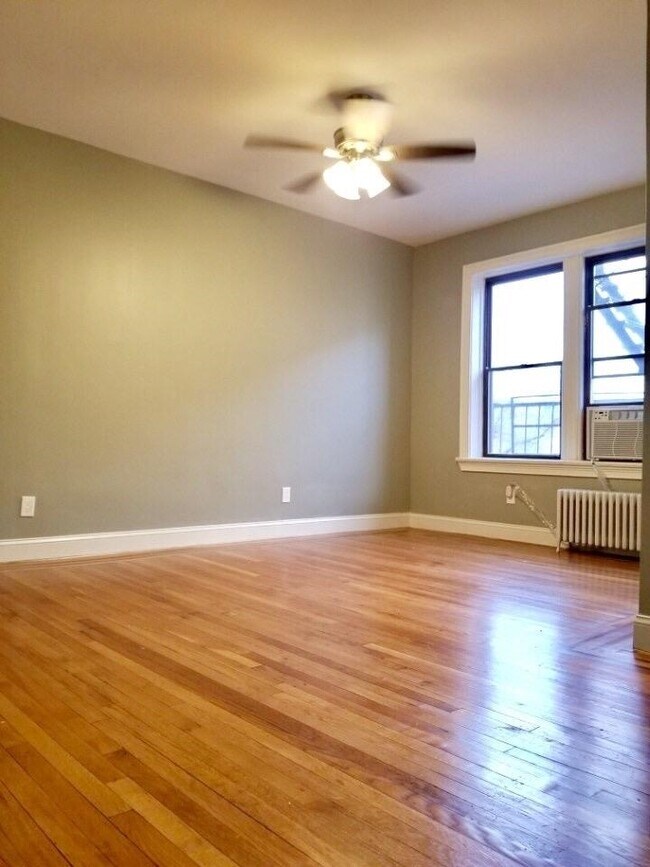 Building Photo - 821 Bergen Ave