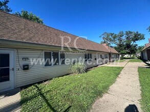 Building Photo - 1005 Oak St