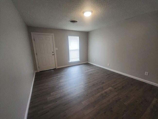 Building Photo - 32 Georgian Cv