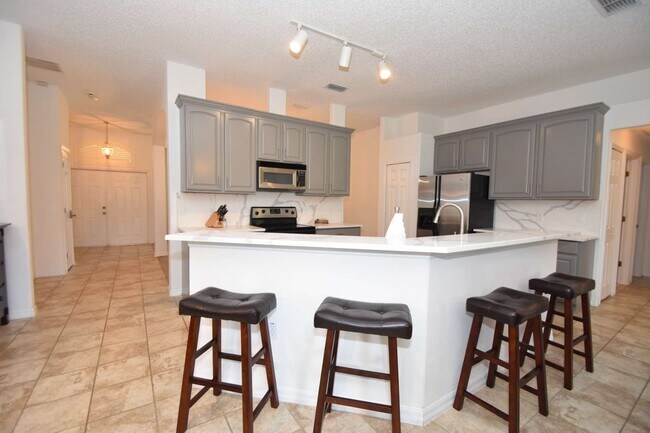 Foto del edificio - Furnished Home, Lawn Care included