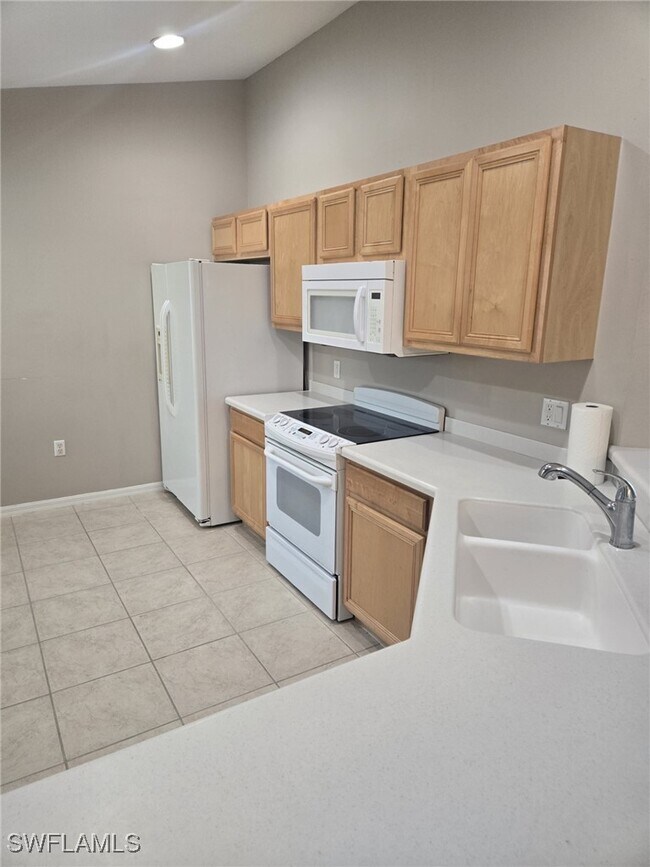 Foto del edificio - 10344 Whispering Palms Dr