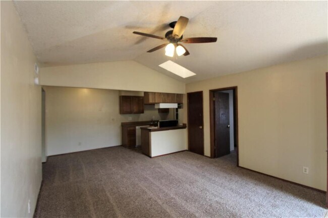 Building Photo - 1202 Parkwood Ct