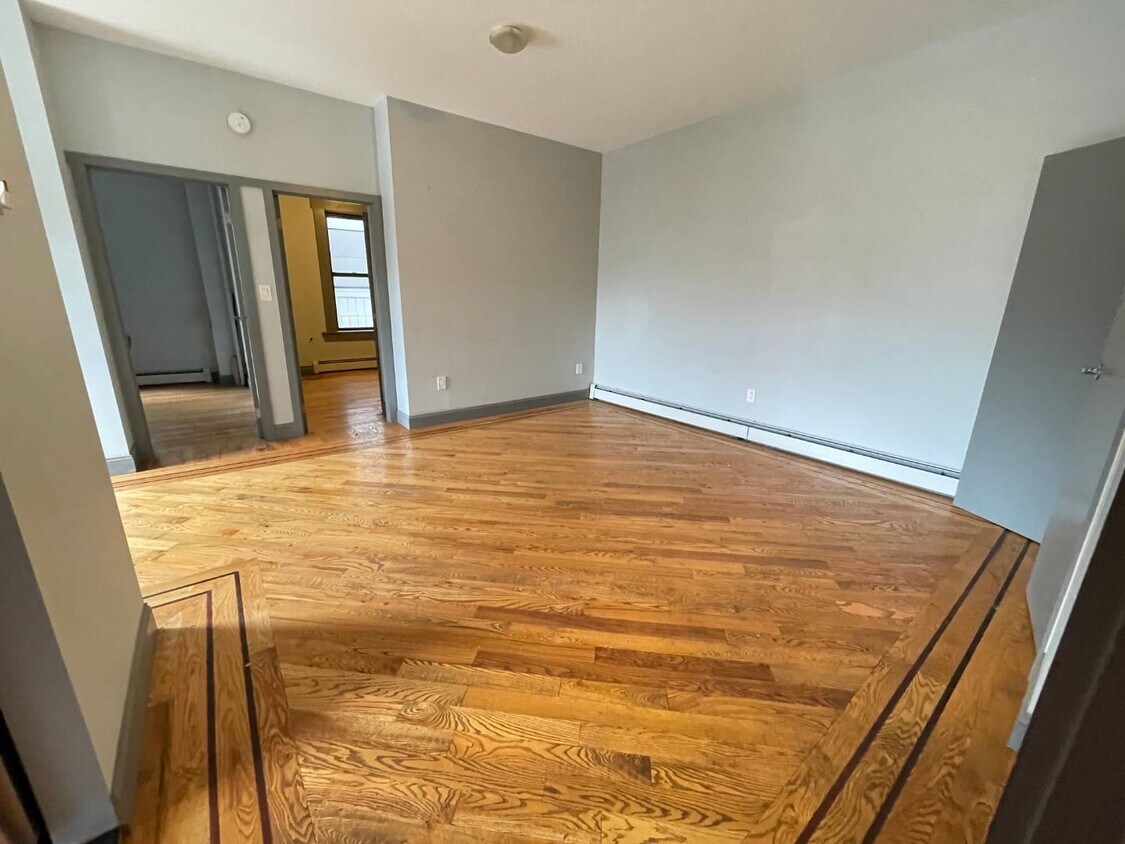 Primary Photo - 50 Hoyt St