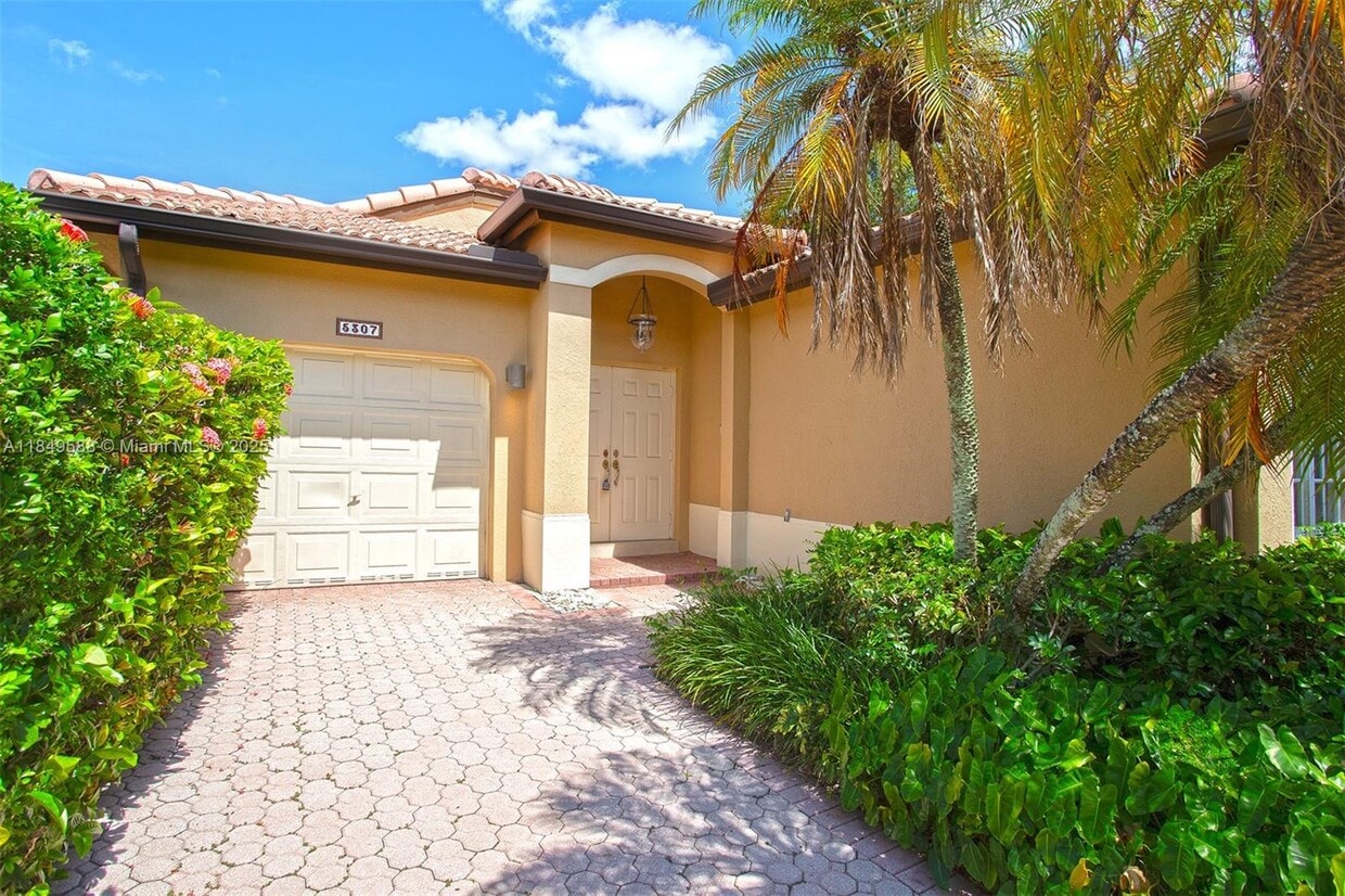 Primary Photo - 5307 NW 113th Pl