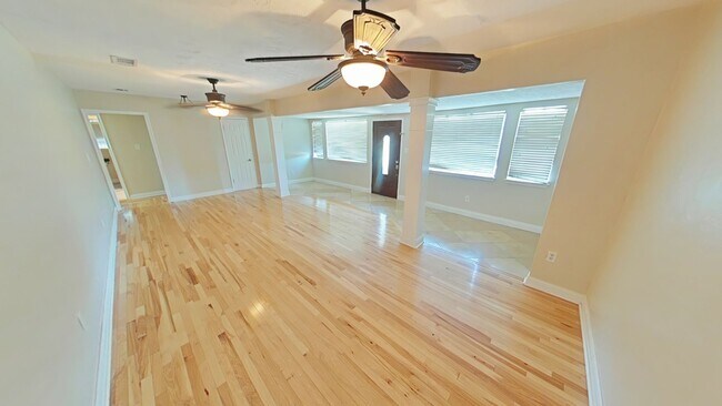 Foto del edificio - 2307 NW Crosby Park Blvd