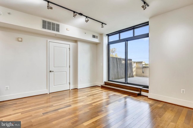 Foto del edificio - 4301 Military Rd NW