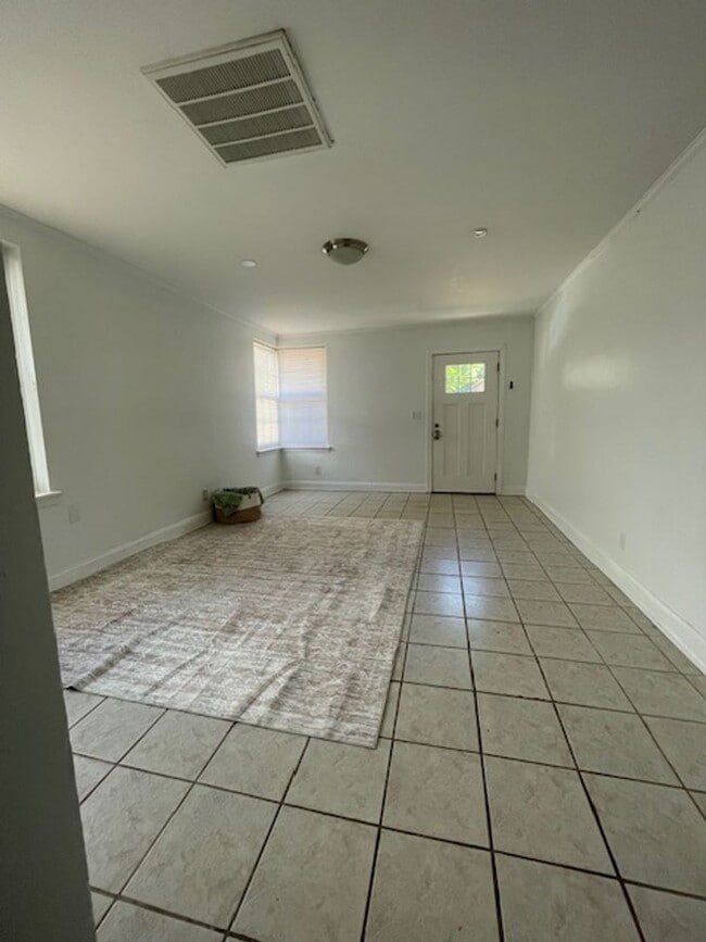 Building Photo - 403 S Waccamaw Ave
