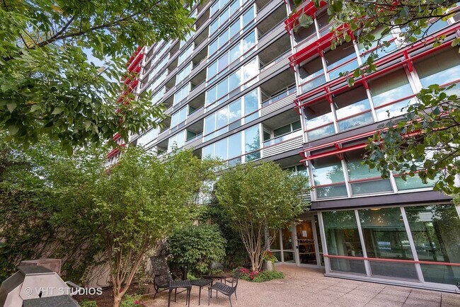 Foto del edificio - 800 Elgin Rd