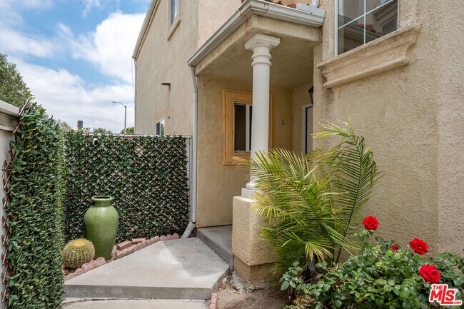 Building Photo - 18639 W Nathan Hill Dr
