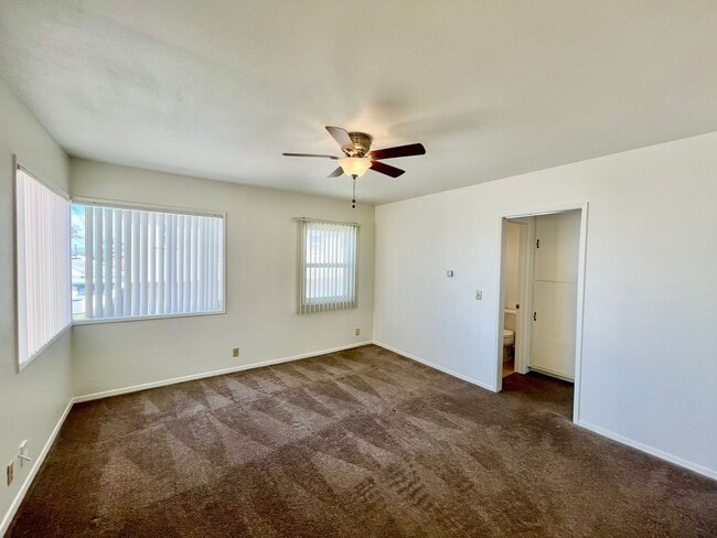 Foto del edificio - 4626-4630 Newport Ave