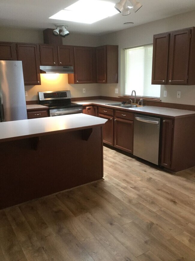 Photo - Cul-de-SAC Living close to Silverdale House