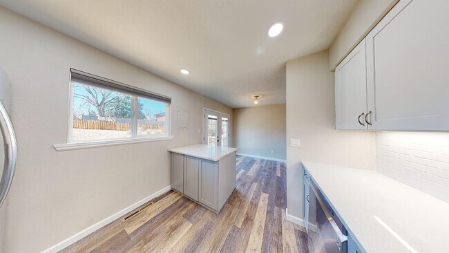 Building Photo - 2275 Montebello Dr W
