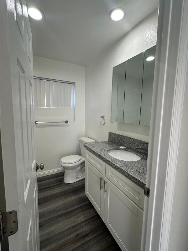 Foto del edificio - 16121 Clark Ave