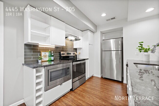 Building Photo - 4445 Washington St