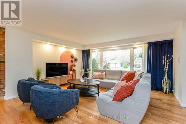 Building Photo - 12 Pellan Crescent