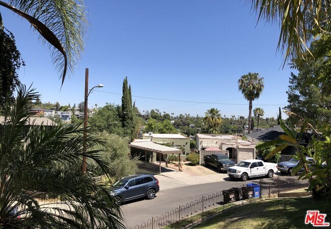Building Photo - 1531 Elevado St