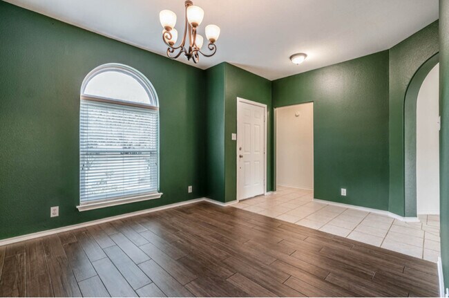 Building Photo - 15718 Knollrun