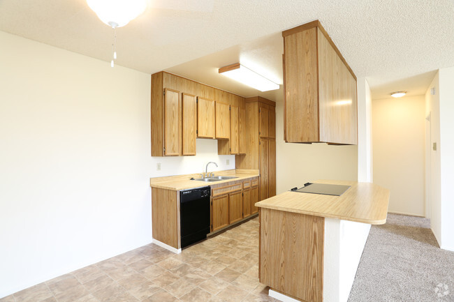 2 BR, 2 BA - 1006 SF - Woodside Apartments