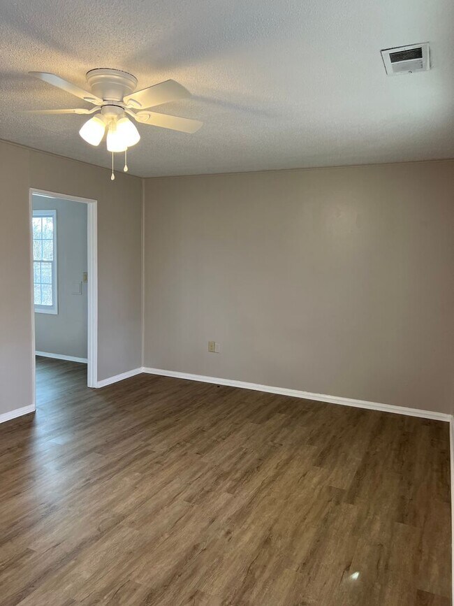 Foto del edificio - 3 Bedroom 1 Bath home in Millington near School