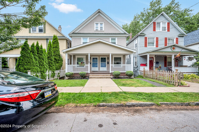 Building Photo - 2215-2217 Capouse Ave