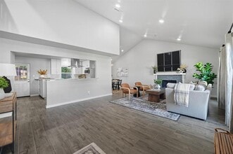 Building Photo - 4004 Willow Run Dr