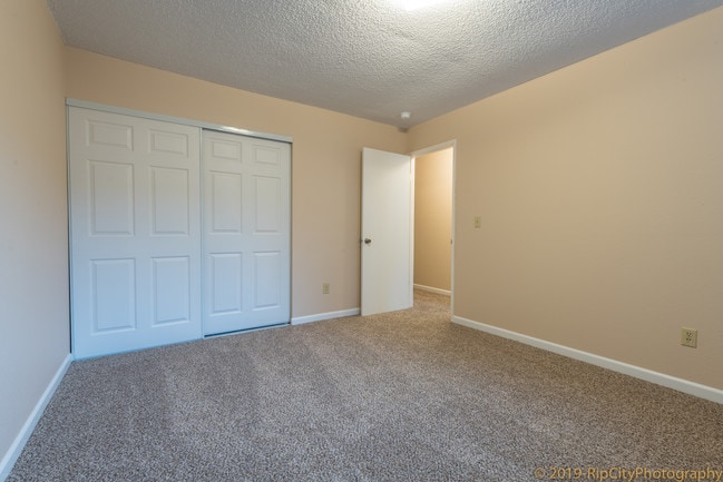 Foto del edificio - 9512 Oswego N Ave