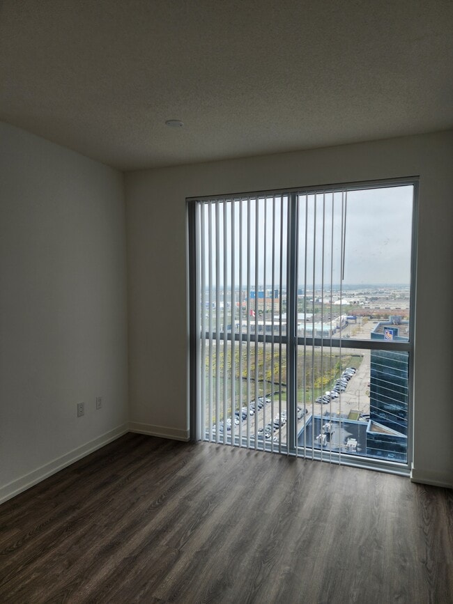 Photo du bâtiment - 8 Interchange Wy